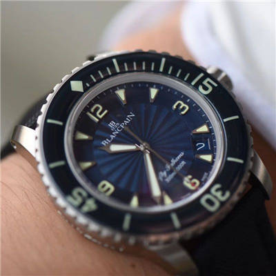【视频评测ZF一比一超A高仿手表】宝珀Blancpain 五十噚超薄机芯系列 5015D-1140-52B蓝面腕表超A复刻手表