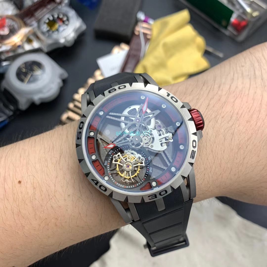 视频评测BBR厂官网顶级复刻陀飞轮罗杰杜彼Roger Dubuis王者系列RDDBEX0479红色表带腕表 