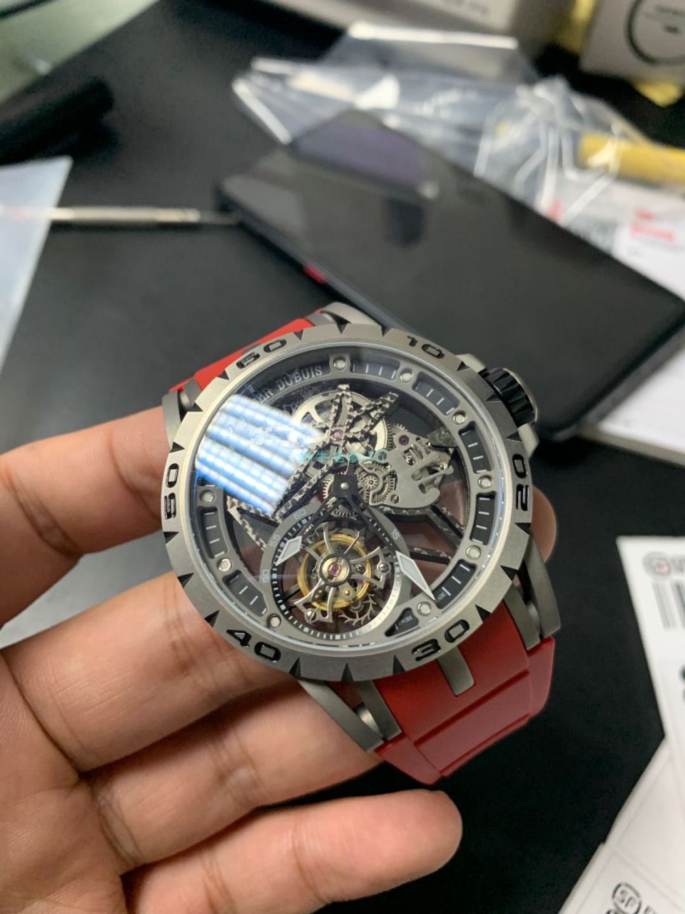 视频评测BBR厂官网顶级复刻陀飞轮罗杰杜彼Roger Dubuis王者系列RDDBEX0479红色表带腕表 