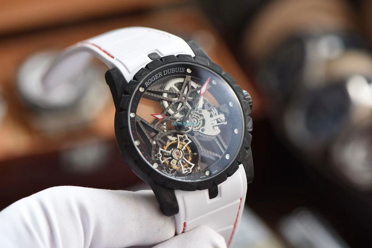 BBR厂罗杰杜彼Roger Dubuis王者系列碳纤维陀飞轮顶级高仿手表DBEX0577腕表 / LJ092