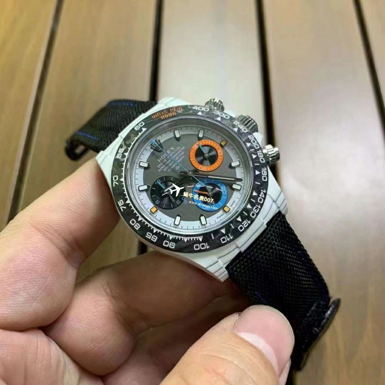 【视频评测】一比一顶级复刻手表Diw顶配碳纤维迪通拿 / R808