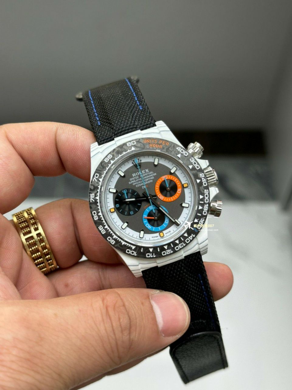 【视频评测】一比一顶级复刻手表Diw顶配碳纤维迪通拿 / R808