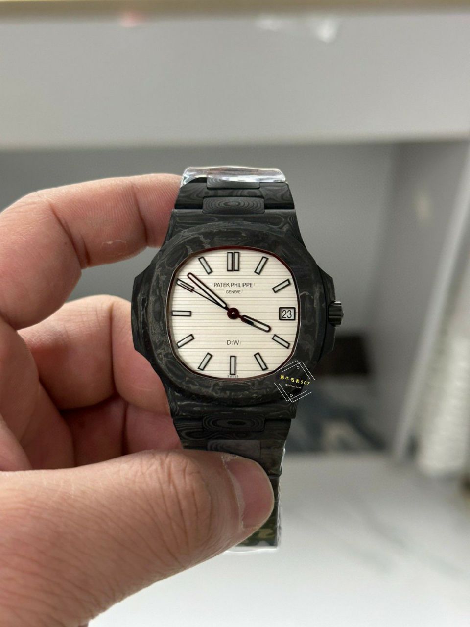 视频评测PATEK PHILIPPE  百达翡丽碳纤维DIW 鹦鹉螺5711  